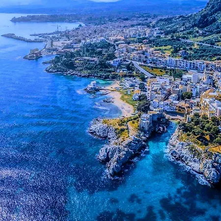 Apartment Seafront House Gabbiano Blu *