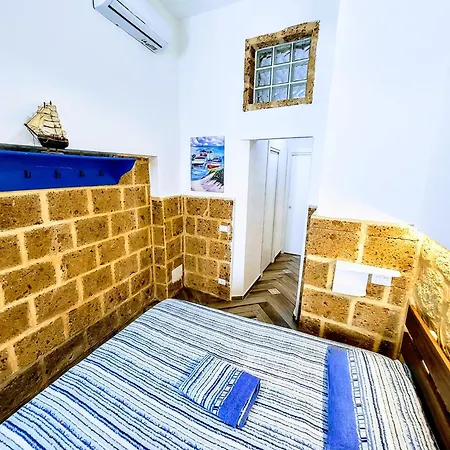 Apartment Seafront House Gabbiano Blu