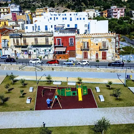 Apartment Seafront House Gabbiano Blu